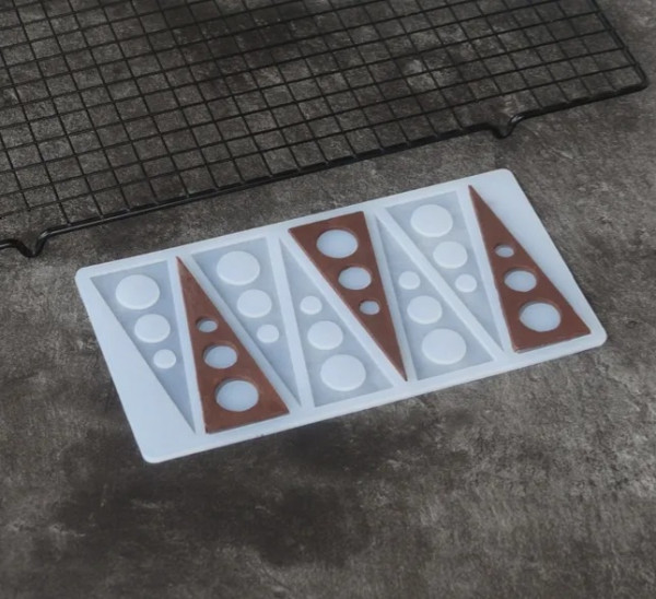 Силиконовая форма для шоколада Треугольник с кругами - 1 Силиконовая форма для шоколада Треугольник с кругами - 1